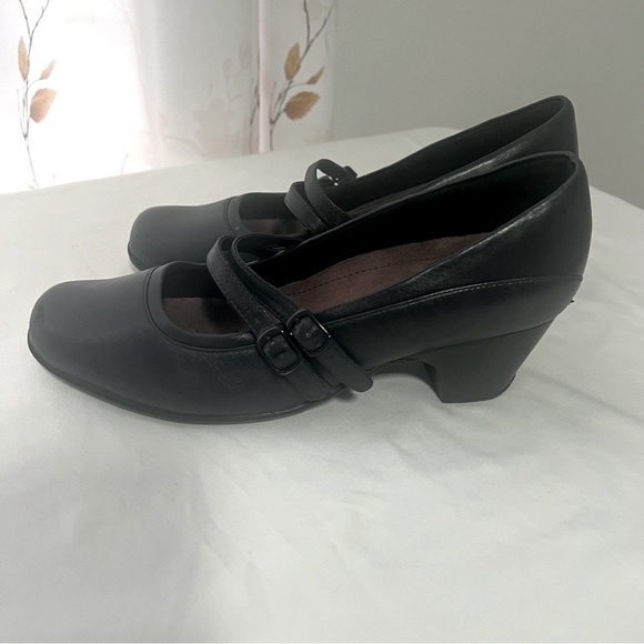 Clarks Collection Women’s NAVY Size 9M Mary Jane Heels Active Air Everyday - Picture 1 of 10